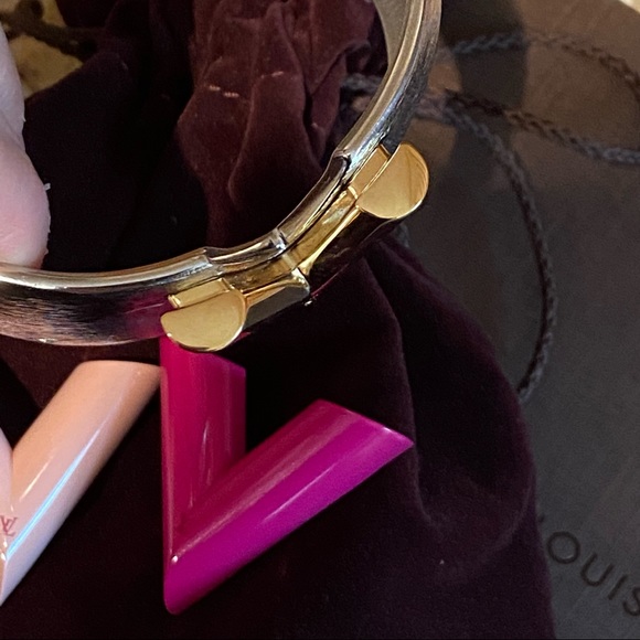 Louis Vuitton wrist cuff (w/3 interchangeable V’s) - Picture 9 of 12